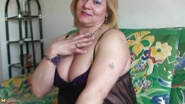 Nastoletnia sex filmiki ostry sex laska ssie dużego kutasa przed wzięciem go w dupę