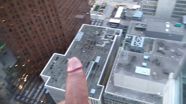 Jesienna Riley drażni się w czarnej ostry sex za darmo bieliźnie