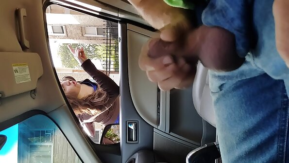 Na łóżku leży ciemnoskóra nastolatka, ubrana tylko w białe majtki. Podchodzi do niej facet i ostry sex darmowe filmy głaszcze go po całym ciele. Oblizuje jej sutki i dotyka jej cipki. Potem obciąga jego kutasa za...