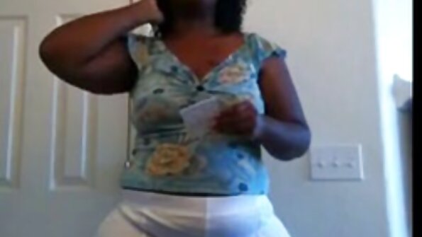 Cycata pulchna dziewczyna zostaje wyruchana między ostre porno filmy za darmo cycki i cipkę.