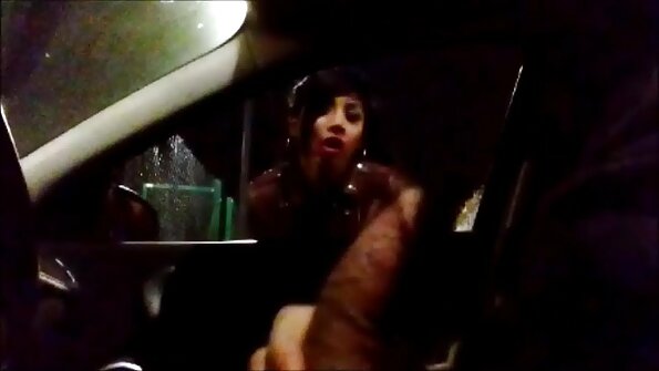 Ashlie Madison pozuje w podartej żółtej bluzce i filmy porno za darmo ostre malutkich dżinsowych szortach