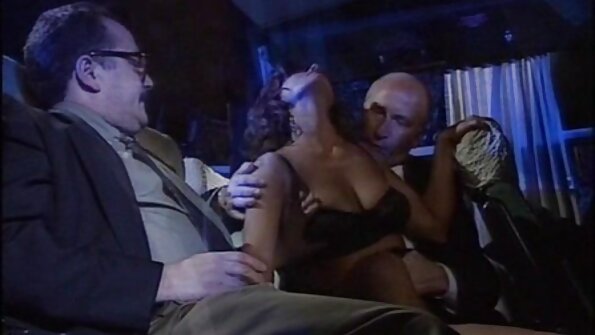 Gigi Spice ostre porno darmowe filmy zdejmuje szorty i wpycha zabawkę w ciasną cipkę