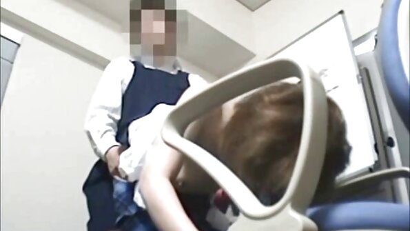 Cycata brunetka Violet Erotica dokucza filmiki ostry sex i masturbuje się przed kamerą