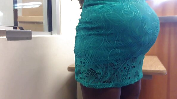 Niegrzeczna amatorka Claire ostre darmowe filmy porno z DevineOnes z szeroko rozwartymi nogami, używająca dwóch różnych wibratorów do wysiadania