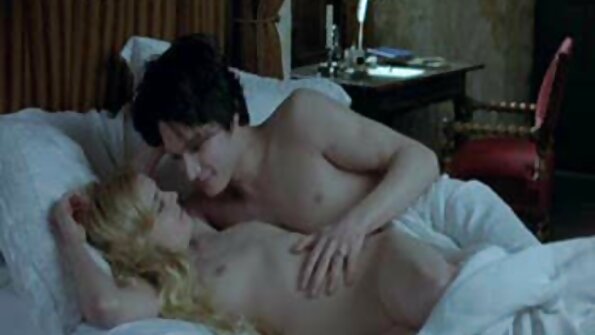 Pulchna dziewczyna Kloe Kane pokazuje swoje cycki darmowe filmy ostre porno