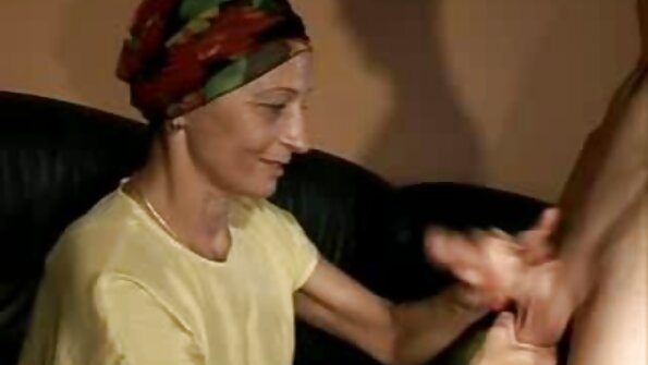 Śliczna Rossy rozbiera się do naga i używa wziernika, by szeroko filmy erotyczne ostre ruchanie rozewrzeć swoją cipkę